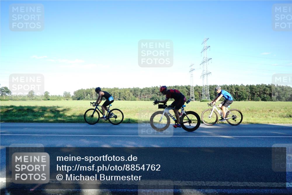 07.09.2025 - 19. Norderstedt Triathlon Michael Burmester http://msf.ph/oto/8854762 07.09.2025 16:24:03 Radfahren 1101 meine-sportfotos.de