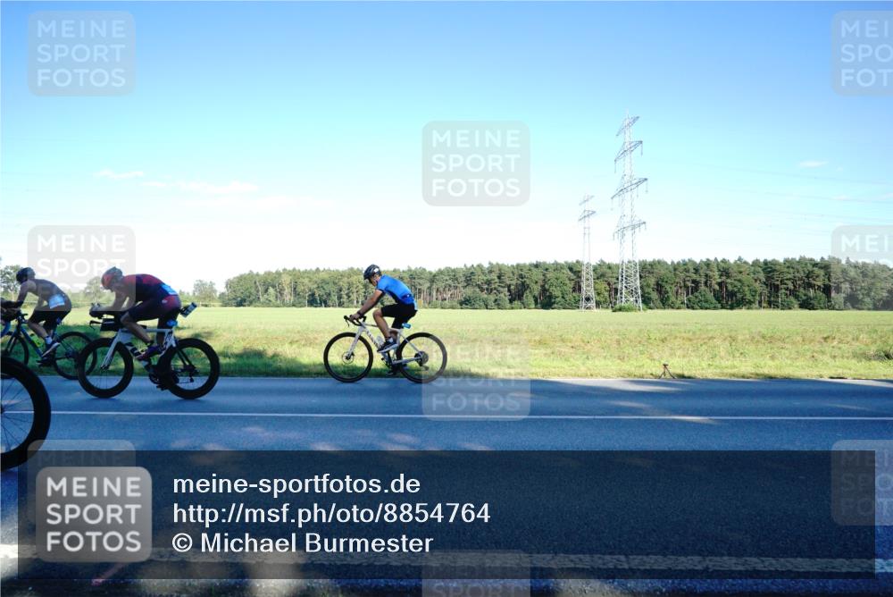 07.09.2025 - 19. Norderstedt Triathlon Michael Burmester http://msf.ph/oto/8854764 07.09.2025 16:24:04 Radfahren 1101 meine-sportfotos.de