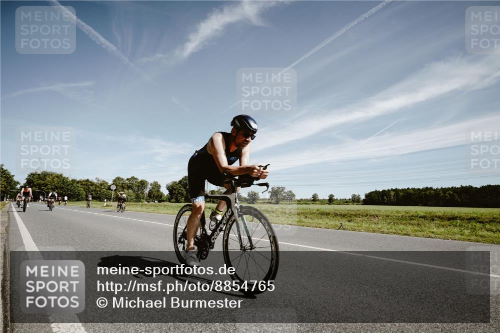 07.09.2025 - 19. Norderstedt Triathlon Michael Burmester http://msf.ph/oto/8854765 07.09.2025 12:01:03 Radfahren 162, 815, 850, 1327 meine-sportfotos.de