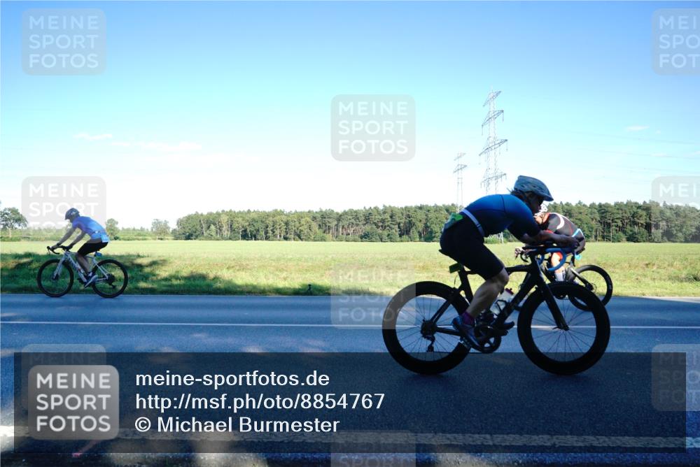 07.09.2025 - 19. Norderstedt Triathlon Michael Burmester http://msf.ph/oto/8854767 07.09.2025 16:24:04 Radfahren 1101 meine-sportfotos.de