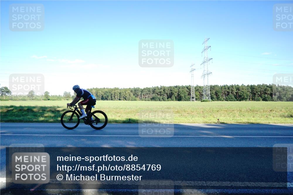 07.09.2025 - 19. Norderstedt Triathlon Michael Burmester http://msf.ph/oto/8854769 07.09.2025 16:24:05 Radfahren 1101 meine-sportfotos.de