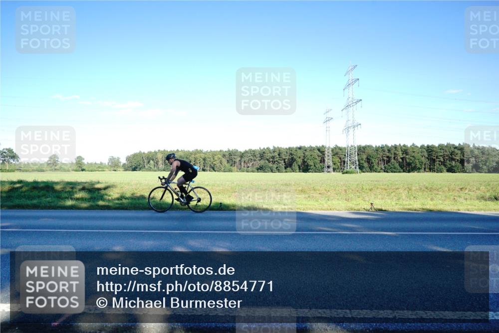 07.09.2025 - 19. Norderstedt Triathlon Michael Burmester http://msf.ph/oto/8854771 07.09.2025 16:24:07 Radfahren 1101 meine-sportfotos.de