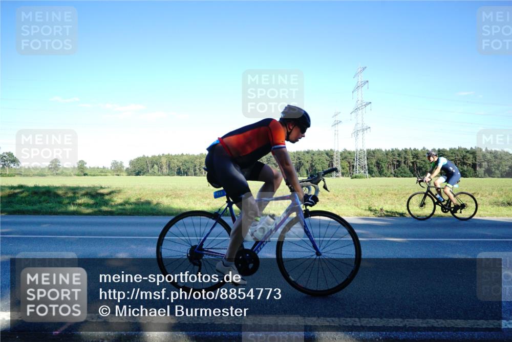 07.09.2025 - 19. Norderstedt Triathlon Michael Burmester http://msf.ph/oto/8854773 07.09.2025 16:24:14 Radfahren 412, 429, 925 meine-sportfotos.de