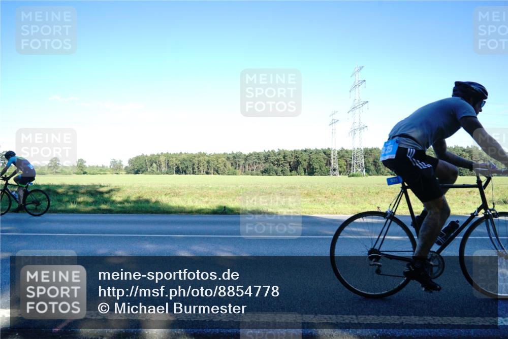 07.09.2025 - 19. Norderstedt Triathlon Michael Burmester http://msf.ph/oto/8854778 07.09.2025 16:24:15 Radfahren 412, 429, 925 meine-sportfotos.de