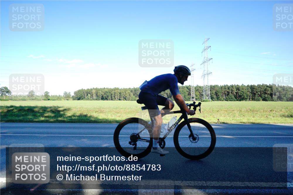 07.09.2025 - 19. Norderstedt Triathlon Michael Burmester http://msf.ph/oto/8854783 07.09.2025 16:24:18 Radfahren 412, 429, 925, 947 meine-sportfotos.de