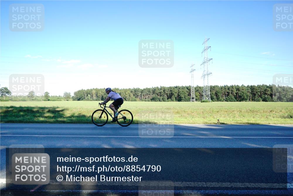 07.09.2025 - 19. Norderstedt Triathlon Michael Burmester http://msf.ph/oto/8854790 07.09.2025 16:24:32 Radfahren 1544 meine-sportfotos.de