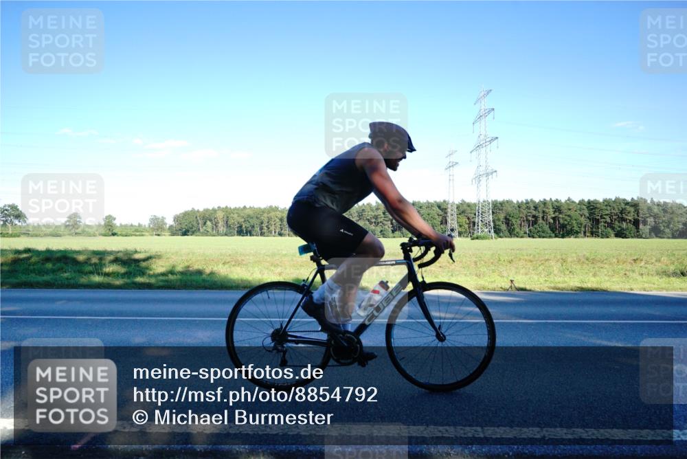 07.09.2025 - 19. Norderstedt Triathlon Michael Burmester http://msf.ph/oto/8854792 07.09.2025 16:24:33 Radfahren 1544 meine-sportfotos.de