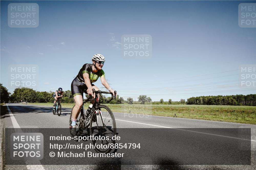 07.09.2025 - 19. Norderstedt Triathlon Michael Burmester http://msf.ph/oto/8854794 07.09.2025 15:03:39 Radfahren 365, 379, 1482 meine-sportfotos.de