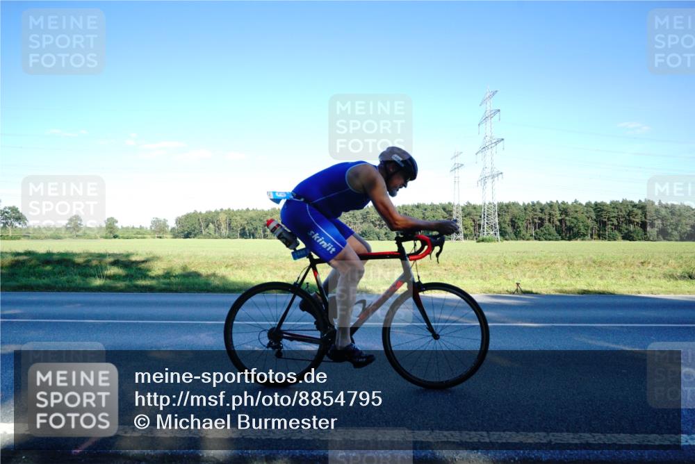 07.09.2025 - 19. Norderstedt Triathlon Michael Burmester http://msf.ph/oto/8854795 07.09.2025 16:24:55 Radfahren 1449 meine-sportfotos.de