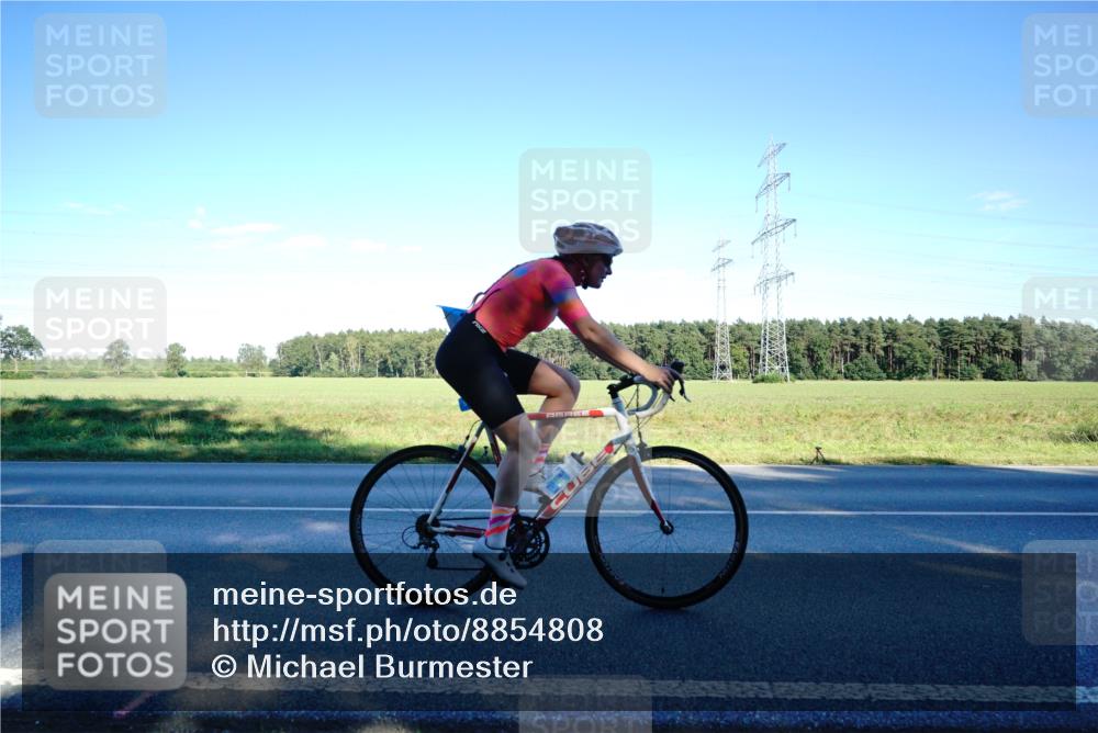 07.09.2025 - 19. Norderstedt Triathlon Michael Burmester http://msf.ph/oto/8854808 07.09.2025 16:25:11 Radfahren 914, 1513 meine-sportfotos.de