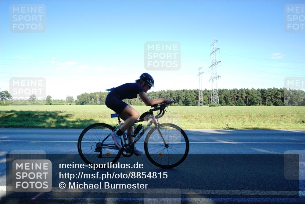 07.09.2025 - 19. Norderstedt Triathlon Michael Burmester http://msf.ph/oto/8854815 07.09.2025 16:25:20 Radfahren 875, 912, 1547, 1558 meine-sportfotos.de