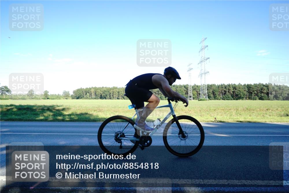 07.09.2025 - 19. Norderstedt Triathlon Michael Burmester http://msf.ph/oto/8854818 07.09.2025 16:25:20 Radfahren 875, 912, 1547, 1558 meine-sportfotos.de