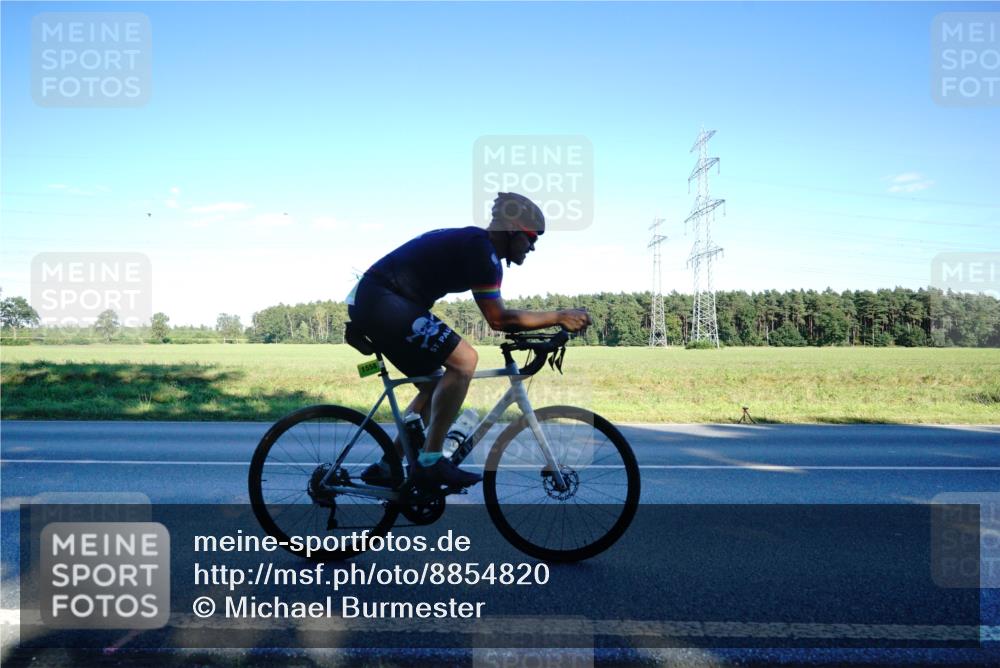 07.09.2025 - 19. Norderstedt Triathlon Michael Burmester http://msf.ph/oto/8854820 07.09.2025 16:25:22 Radfahren 875, 912, 1547, 1558 meine-sportfotos.de