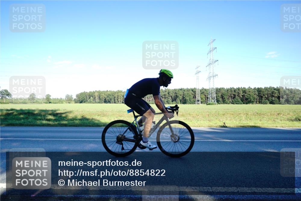 07.09.2025 - 19. Norderstedt Triathlon Michael Burmester http://msf.ph/oto/8854822 07.09.2025 16:25:37 Radfahren 384 meine-sportfotos.de