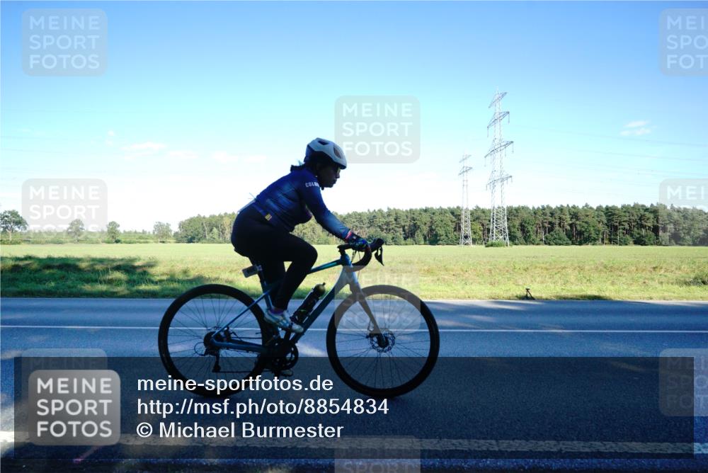 07.09.2025 - 19. Norderstedt Triathlon Michael Burmester http://msf.ph/oto/8854834 07.09.2025 16:25:48 Radfahren 954, 1423 meine-sportfotos.de