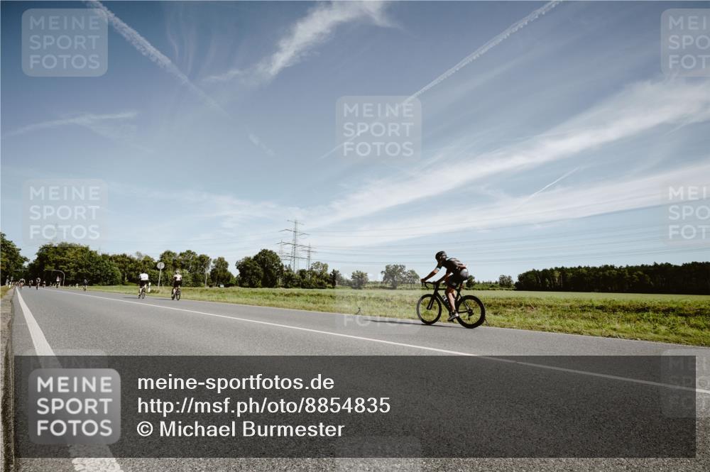 07.09.2025 - 19. Norderstedt Triathlon Michael Burmester http://msf.ph/oto/8854835 07.09.2025 12:01:33 Radfahren 801 meine-sportfotos.de