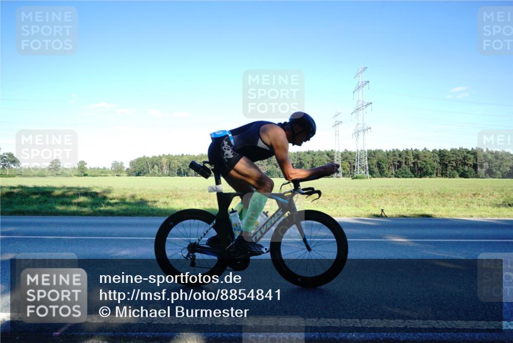 07.09.2025 - 19. Norderstedt Triathlon Michael Burmester http://msf.ph/oto/8854841 07.09.2025 16:26:06 Radfahren 910 meine-sportfotos.de