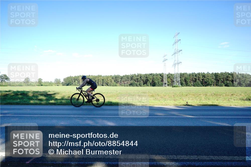 07.09.2025 - 19. Norderstedt Triathlon Michael Burmester http://msf.ph/oto/8854844 07.09.2025 16:26:08 Radfahren 910 meine-sportfotos.de