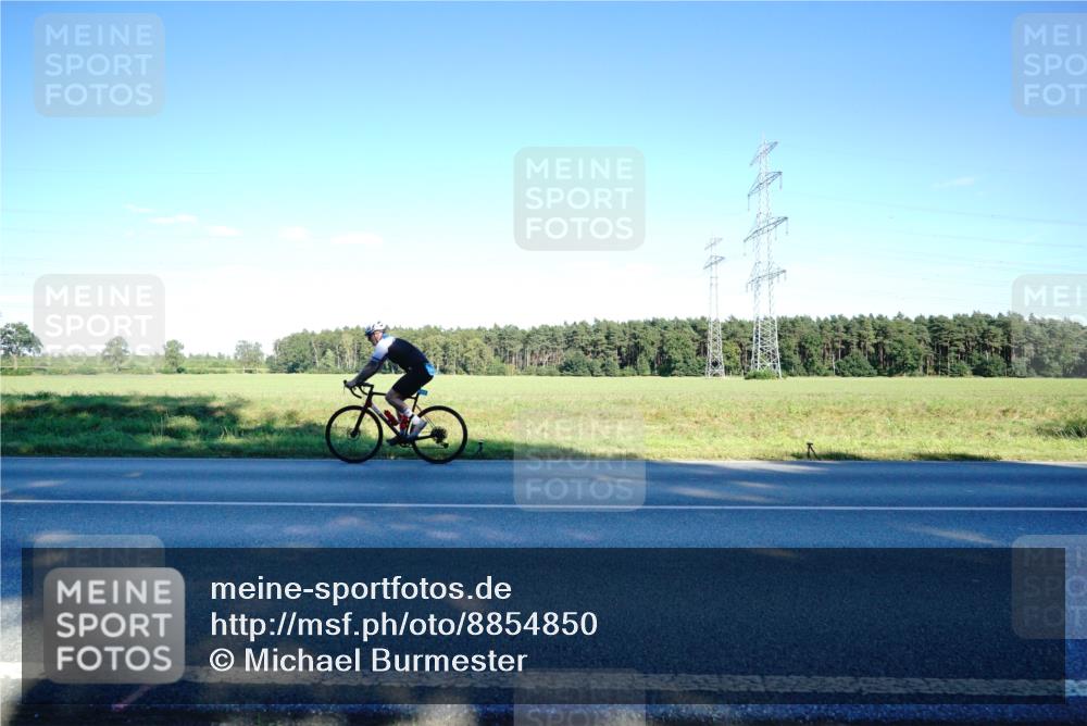 07.09.2025 - 19. Norderstedt Triathlon Michael Burmester http://msf.ph/oto/8854850 07.09.2025 16:27:04 Radfahren 1516 meine-sportfotos.de