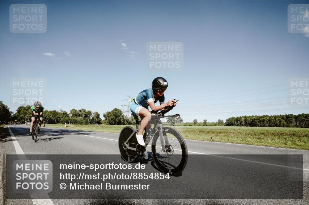 07.09.2025 - 19. Norderstedt Triathlon Michael Burmester http://msf.ph/oto/8854854 07.09.2025 15:04:17 Radfahren 444, 467 meine-sportfotos.de