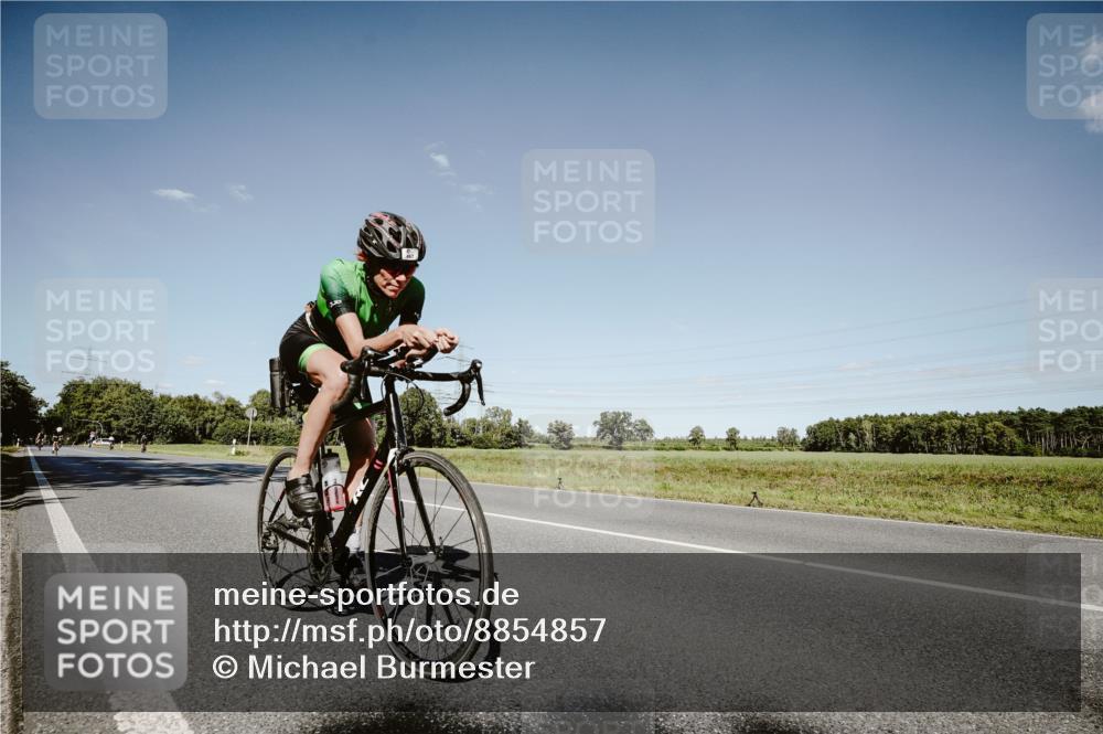 07.09.2025 - 19. Norderstedt Triathlon Michael Burmester http://msf.ph/oto/8854857 07.09.2025 15:04:18 Radfahren 444, 467 meine-sportfotos.de