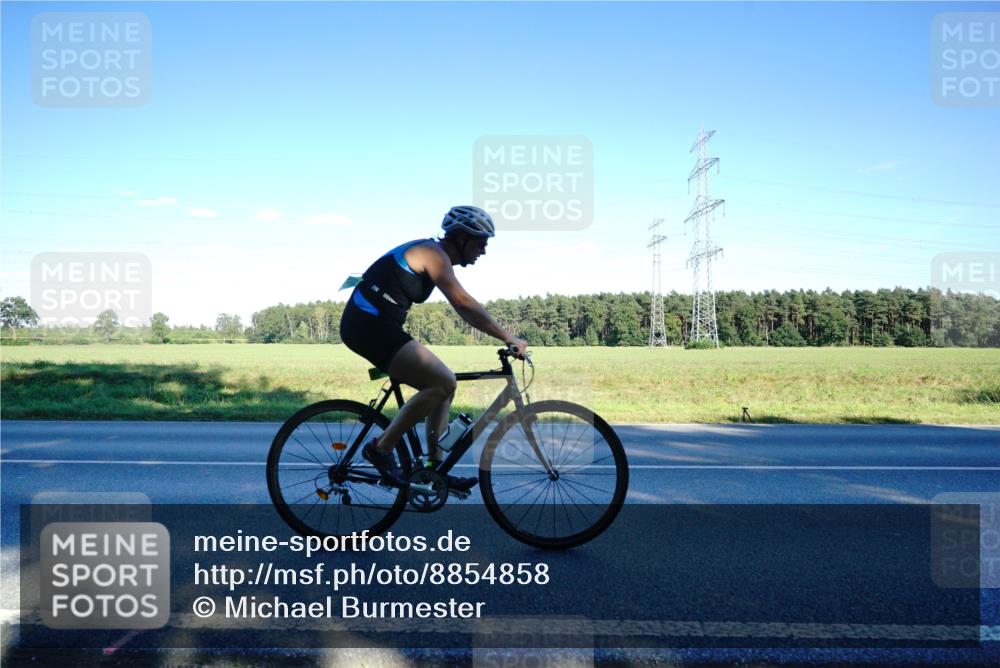 07.09.2025 - 19. Norderstedt Triathlon Michael Burmester http://msf.ph/oto/8854858 07.09.2025 16:27:09 Radfahren 380, 934, 1106, 1516 meine-sportfotos.de