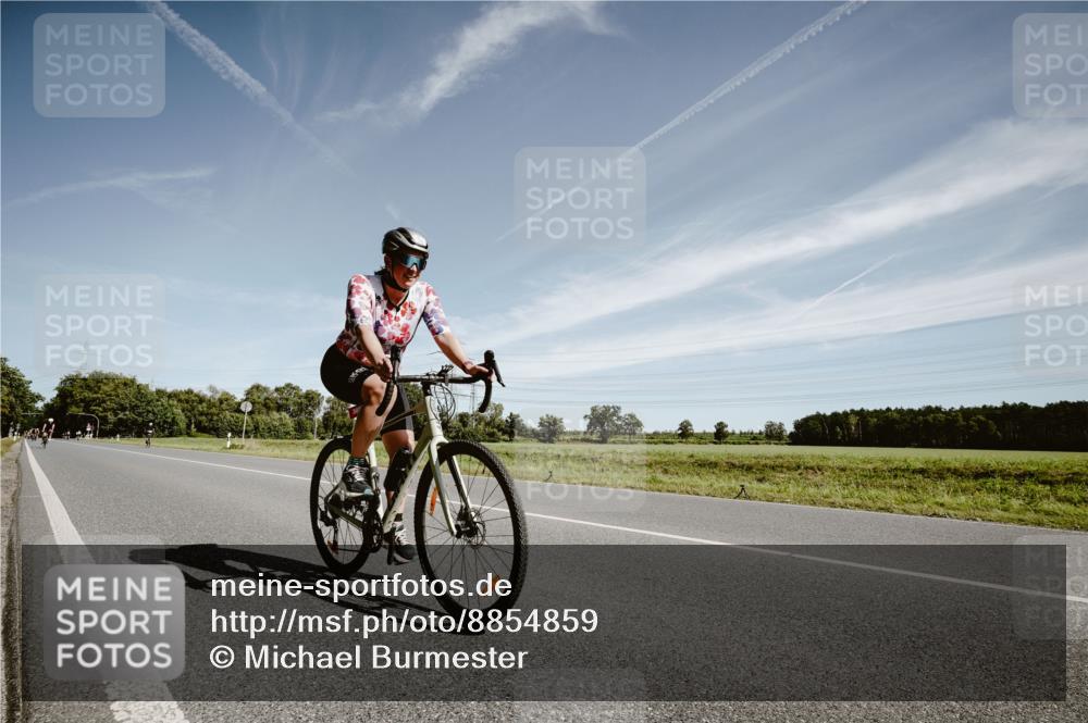 07.09.2025 - 19. Norderstedt Triathlon Michael Burmester http://msf.ph/oto/8854859 07.09.2025 12:01:45 Radfahren 302, 898, 1380 meine-sportfotos.de