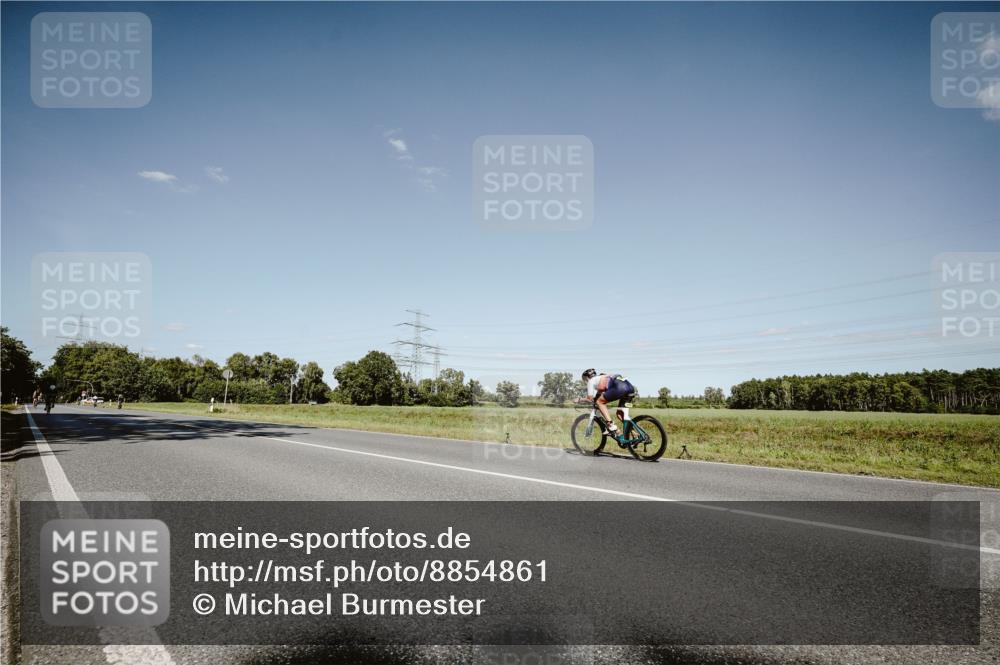 07.09.2025 - 19. Norderstedt Triathlon Michael Burmester http://msf.ph/oto/8854861 07.09.2025 15:04:18 Radfahren 444, 467 meine-sportfotos.de