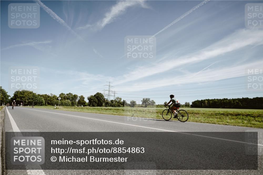 07.09.2025 - 19. Norderstedt Triathlon Michael Burmester http://msf.ph/oto/8854863 07.09.2025 12:01:47 Radfahren 302, 1213 meine-sportfotos.de