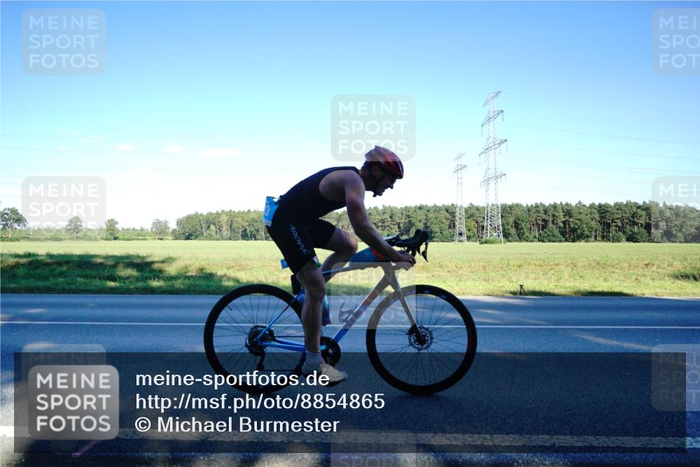 07.09.2025 - 19. Norderstedt Triathlon Michael Burmester http://msf.ph/oto/8854865 07.09.2025 16:27:46 Radfahren 893 meine-sportfotos.de