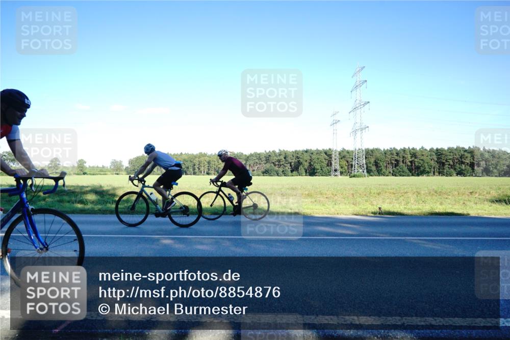 07.09.2025 - 19. Norderstedt Triathlon Michael Burmester http://msf.ph/oto/8854876 07.09.2025 16:28:20 Radfahren 894 meine-sportfotos.de