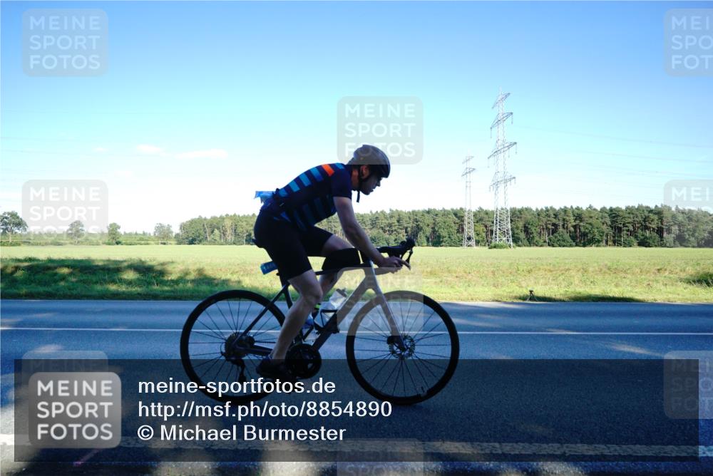 07.09.2025 - 19. Norderstedt Triathlon Michael Burmester http://msf.ph/oto/8854890 07.09.2025 16:29:01 Radfahren 1444 meine-sportfotos.de
