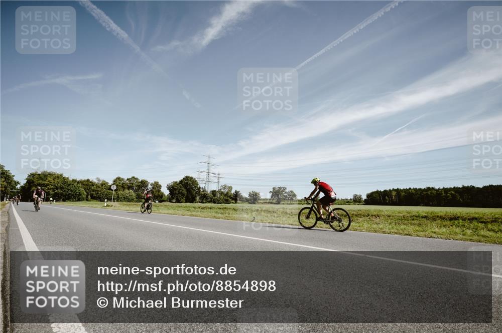 07.09.2025 - 19. Norderstedt Triathlon Michael Burmester http://msf.ph/oto/8854898 07.09.2025 12:02:18 Radfahren 1364 meine-sportfotos.de