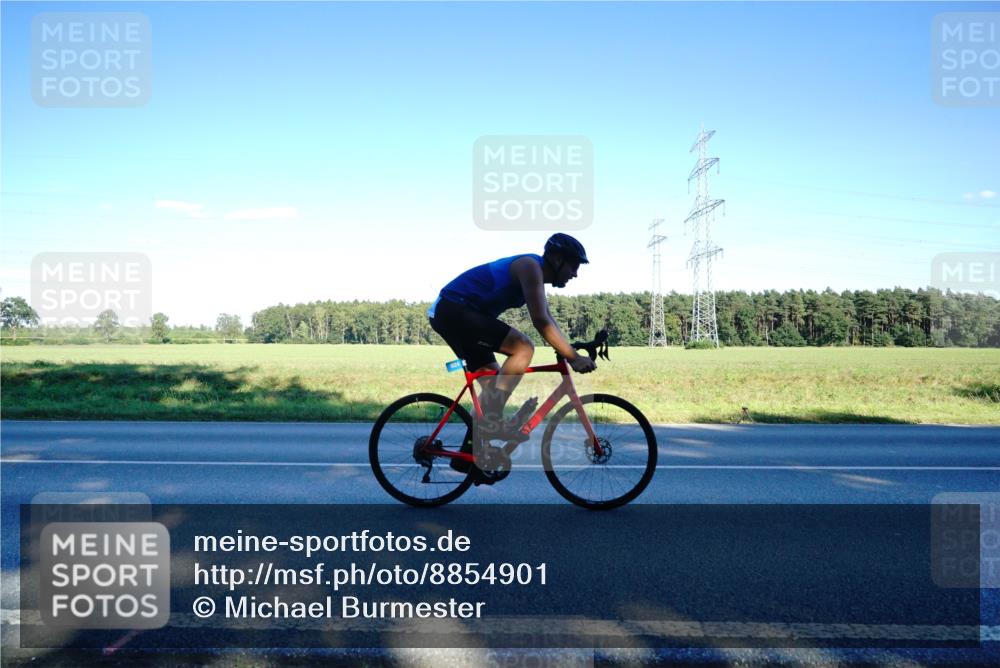 07.09.2025 - 19. Norderstedt Triathlon Michael Burmester http://msf.ph/oto/8854901 07.09.2025 16:29:56 Radfahren 864, 924, 1448 meine-sportfotos.de
