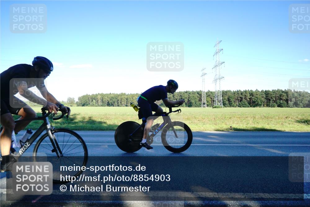 07.09.2025 - 19. Norderstedt Triathlon Michael Burmester http://msf.ph/oto/8854903 07.09.2025 16:29:56 Radfahren 864, 924, 1448 meine-sportfotos.de