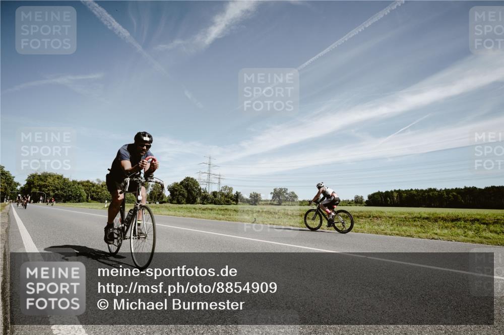 07.09.2025 - 19. Norderstedt Triathlon Michael Burmester http://msf.ph/oto/8854909 07.09.2025 12:02:27 Radfahren 251, 258, 1386 meine-sportfotos.de
