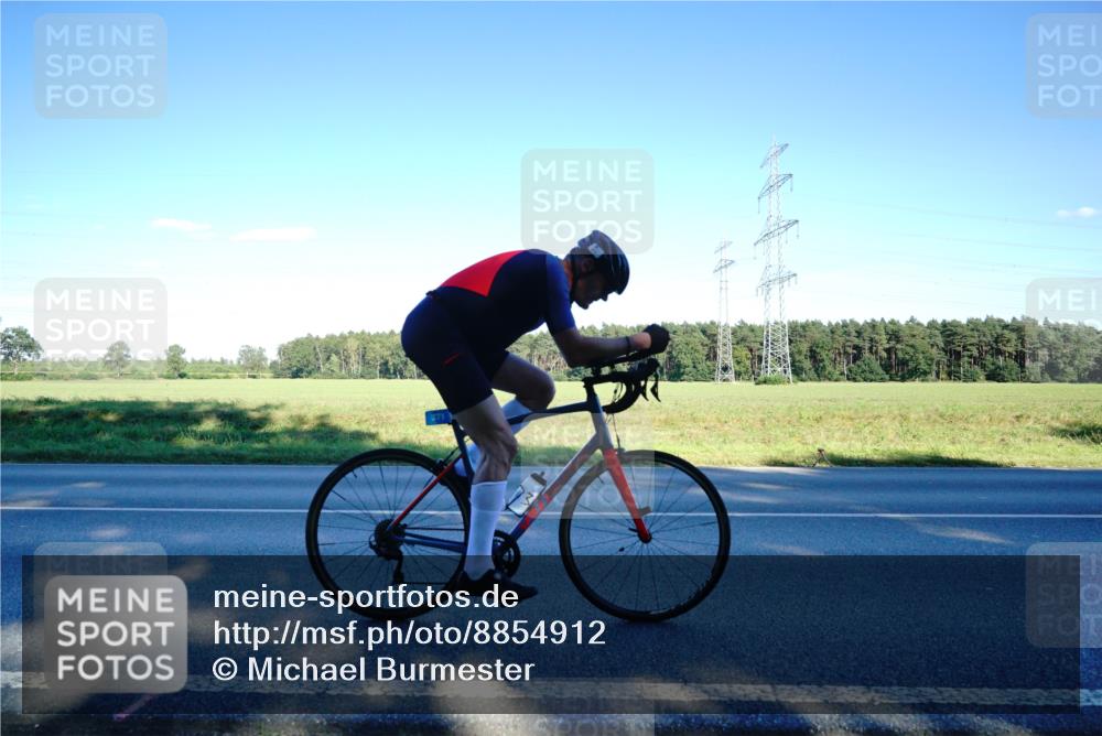 07.09.2025 - 19. Norderstedt Triathlon Michael Burmester http://msf.ph/oto/8854912 07.09.2025 16:30:22 Radfahren 371, 1454 meine-sportfotos.de