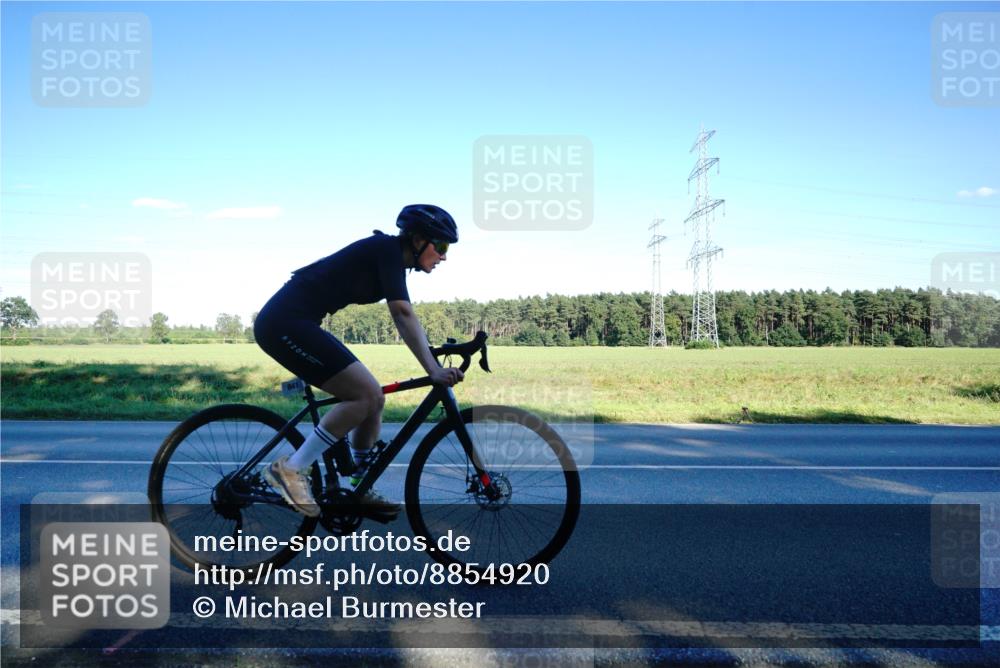 07.09.2025 - 19. Norderstedt Triathlon Michael Burmester http://msf.ph/oto/8854920 07.09.2025 16:30:29 Radfahren 941 meine-sportfotos.de