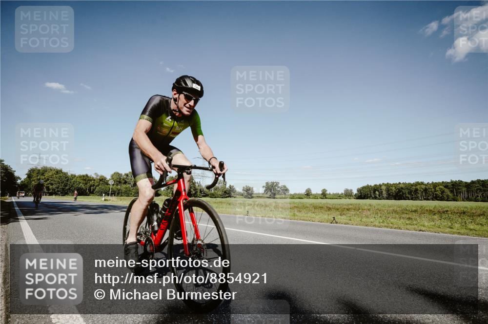 07.09.2025 - 19. Norderstedt Triathlon Michael Burmester http://msf.ph/oto/8854921 07.09.2025 15:05:08 Radfahren 1483, 1486 meine-sportfotos.de
