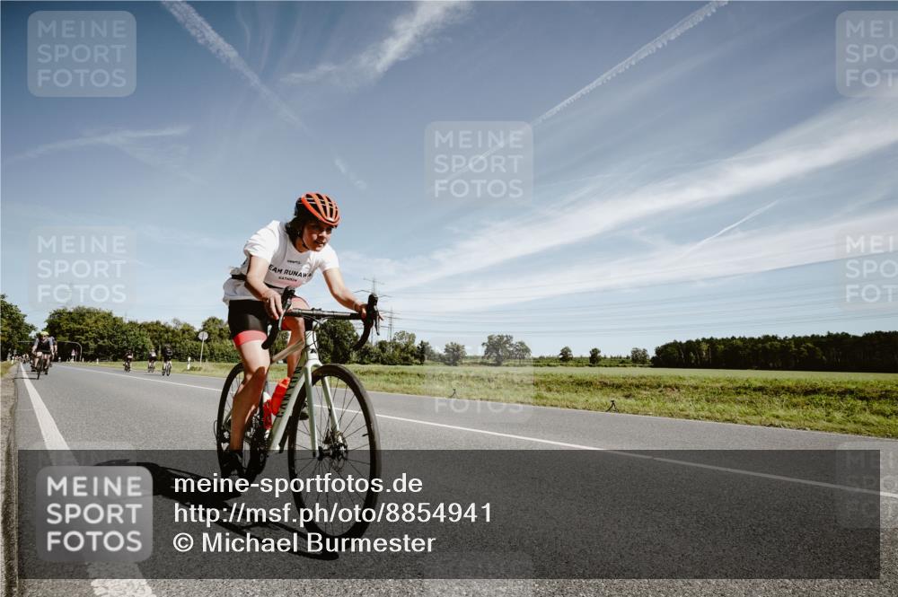 07.09.2025 - 19. Norderstedt Triathlon Michael Burmester http://msf.ph/oto/8854941 07.09.2025 12:02:48 Radfahren 210, 728, 780, 1237 meine-sportfotos.de