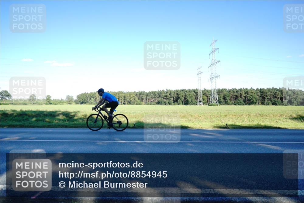 07.09.2025 - 19. Norderstedt Triathlon Michael Burmester http://msf.ph/oto/8854945 07.09.2025 16:32:00 Radfahren  meine-sportfotos.de