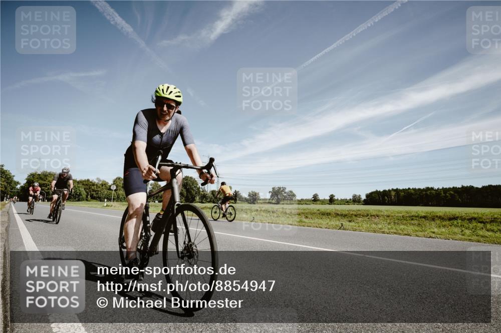07.09.2025 - 19. Norderstedt Triathlon Michael Burmester http://msf.ph/oto/8854947 07.09.2025 12:02:50 Radfahren 210, 728, 780, 851 meine-sportfotos.de