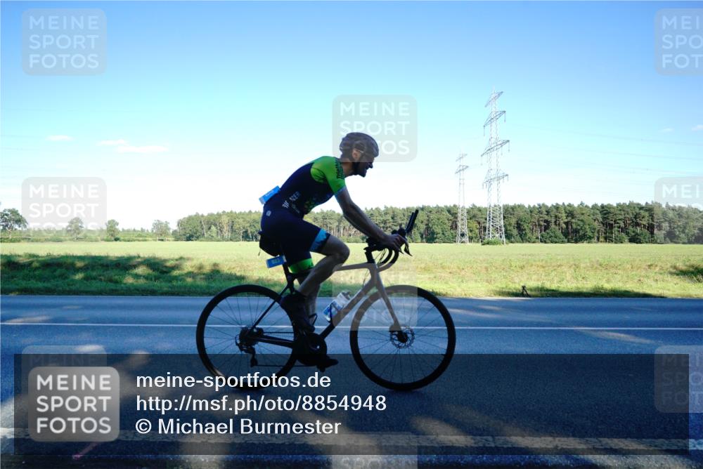 07.09.2025 - 19. Norderstedt Triathlon Michael Burmester http://msf.ph/oto/8854948 07.09.2025 16:32:09 Radfahren 923 meine-sportfotos.de