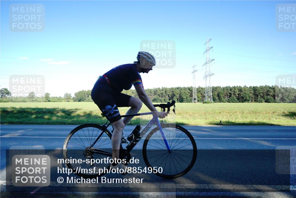 07.09.2025 - 19. Norderstedt Triathlon Michael Burmester http://msf.ph/oto/8854950 07.09.2025 16:32:17 Radfahren 1557 meine-sportfotos.de