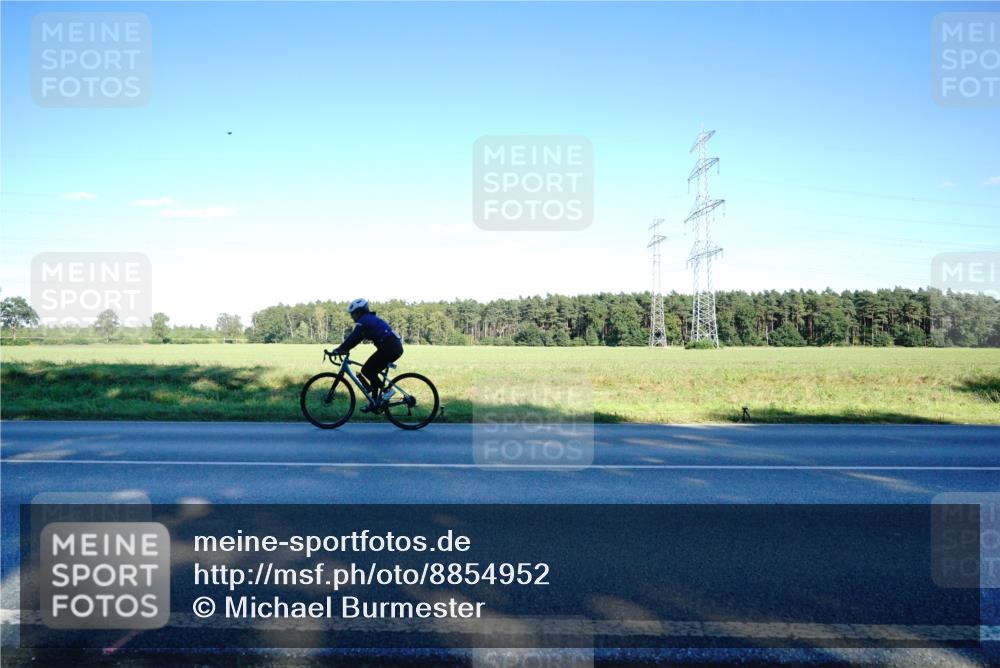 07.09.2025 - 19. Norderstedt Triathlon Michael Burmester http://msf.ph/oto/8854952 07.09.2025 16:32:20 Radfahren 1557 meine-sportfotos.de
