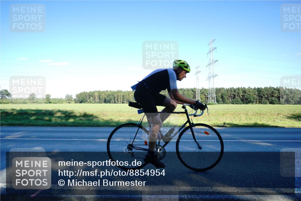 07.09.2025 - 19. Norderstedt Triathlon Michael Burmester http://msf.ph/oto/8854954 07.09.2025 16:32:27 Radfahren 432 meine-sportfotos.de