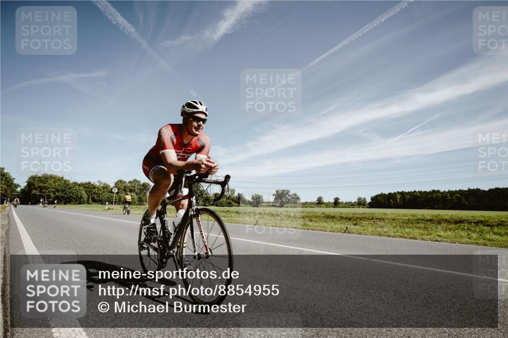 07.09.2025 - 19. Norderstedt Triathlon Michael Burmester http://msf.ph/oto/8854955 07.09.2025 12:02:52 Radfahren 210, 728, 851, 1249 meine-sportfotos.de