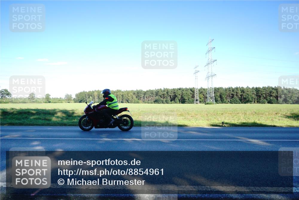 07.09.2025 - 19. Norderstedt Triathlon Michael Burmester http://msf.ph/oto/8854961 07.09.2025 16:32:46 Radfahren  meine-sportfotos.de