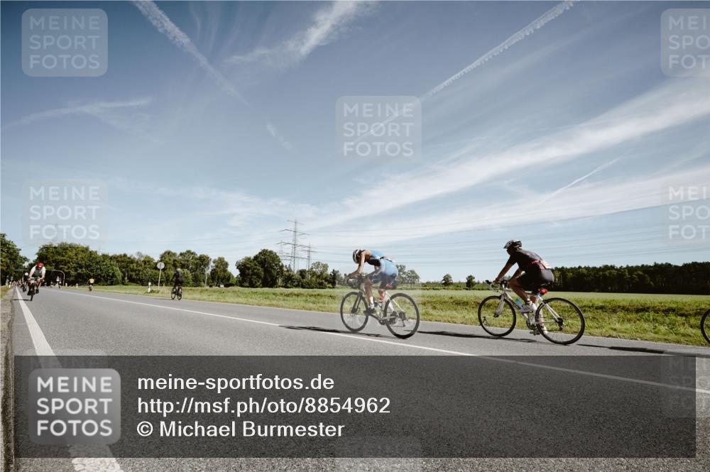 07.09.2025 - 19. Norderstedt Triathlon Michael Burmester http://msf.ph/oto/8854962 07.09.2025 12:02:56 Radfahren 826, 1249 meine-sportfotos.de