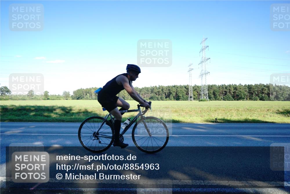 07.09.2025 - 19. Norderstedt Triathlon Michael Burmester http://msf.ph/oto/8854963 07.09.2025 16:32:52 Radfahren 929 meine-sportfotos.de